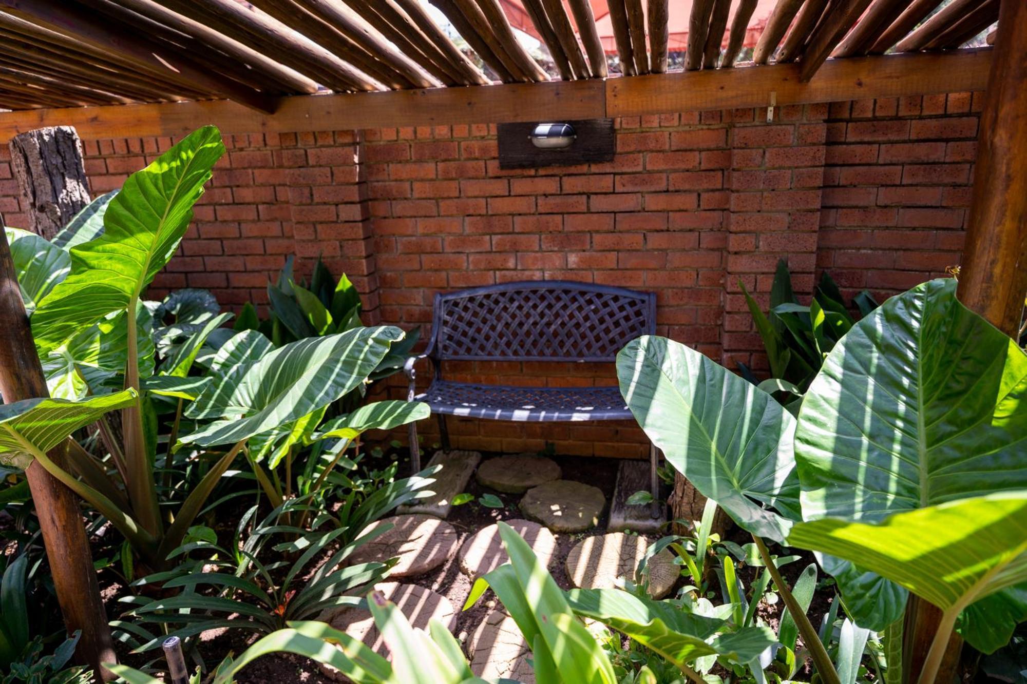 Asante Guest House Vanderbijlpark Exterior foto
